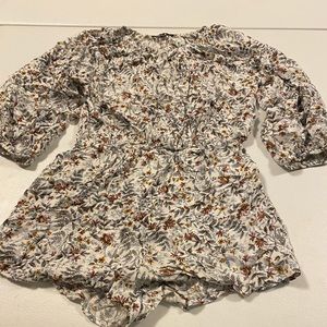 Adorable 1/2 sleeve shorts romper